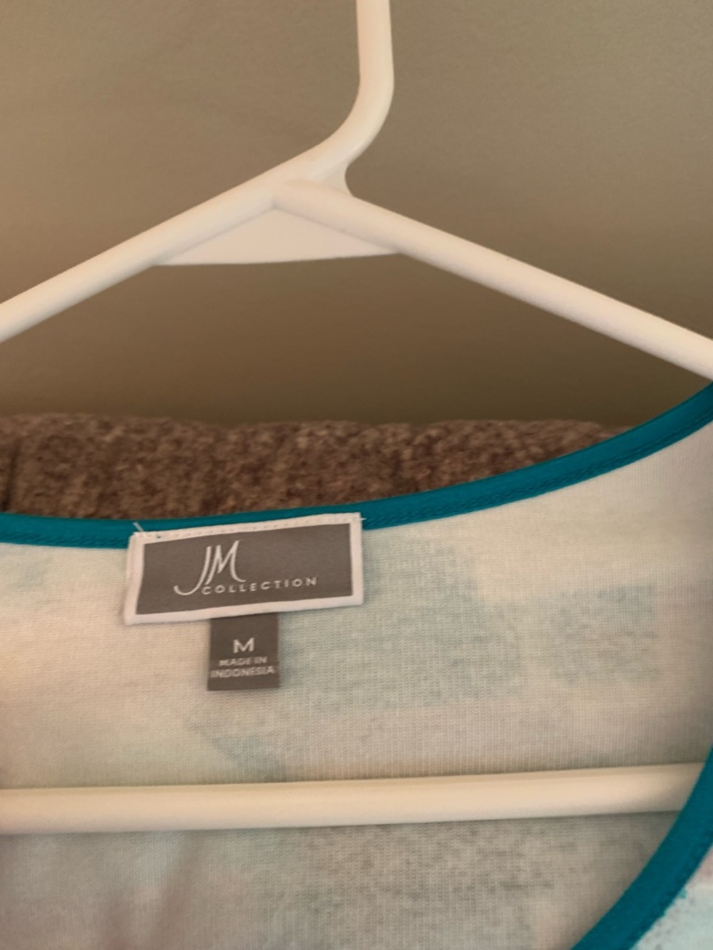 JM Collection 3/4 sleeve top - Picture 3 of 4